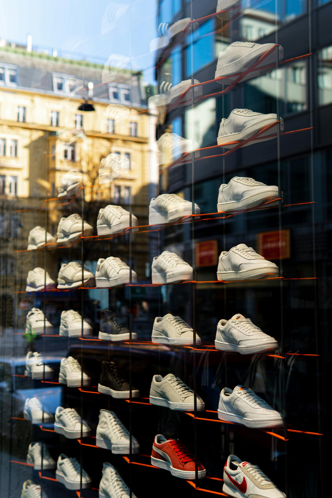 Sneaker im Alltag 2026: Zwischen Retro-Runner, Quiet Luxury und Color Trends – und was das mit Nachhaltigkeit zu tun hat